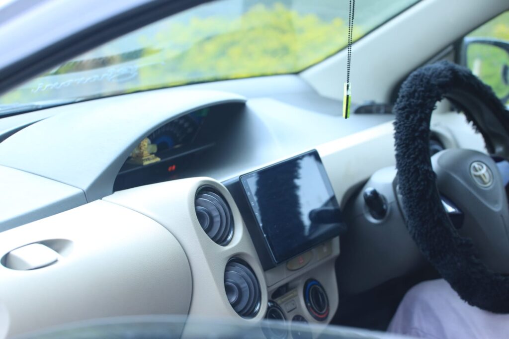 munnar royal star holidays tax service cab inside